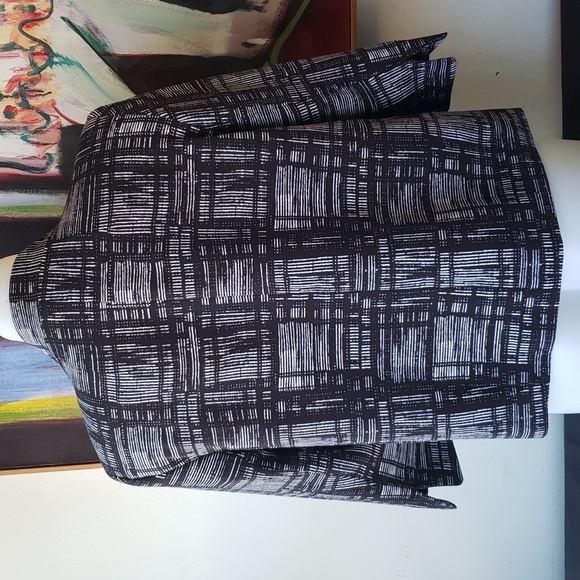 Black and White Investments Petites blazer with 3/4 sleeves - Picture 3 of 11